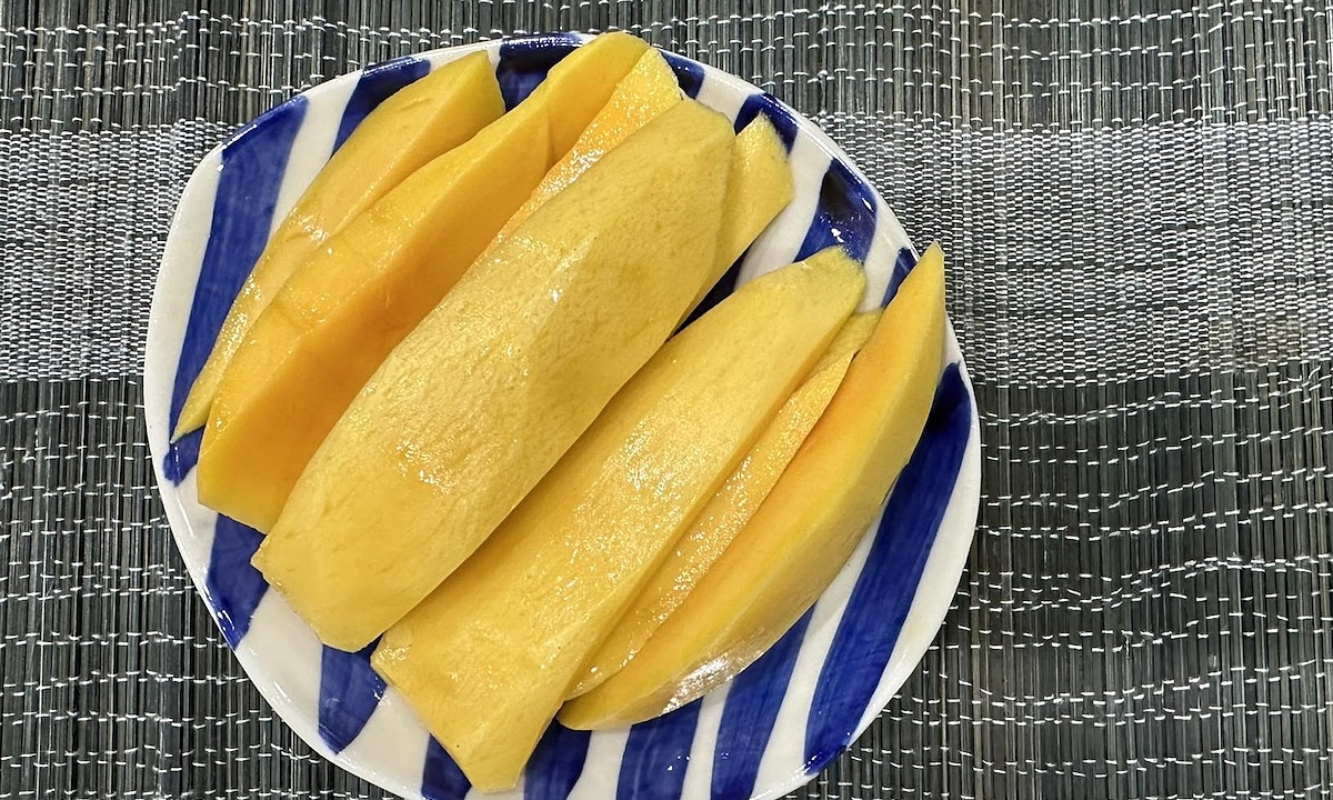 5 low-acid fruits people with reflux should eat regularly