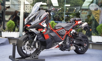 Italjet Dragster 700 – a motorcycle-scooter hybrid priced at nearly 430 million VND