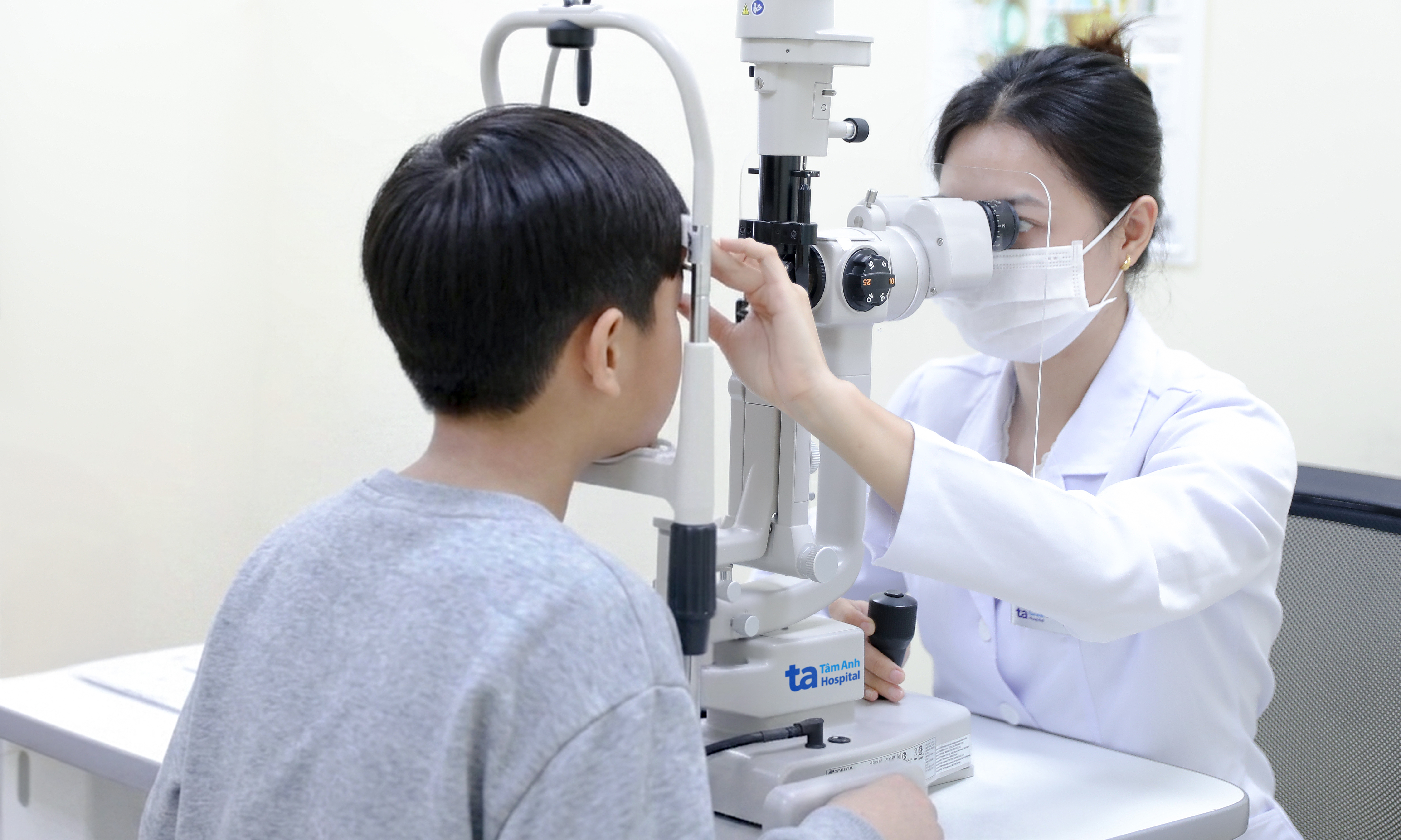Boy diagnosed with superinfected keratitis