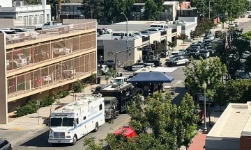 FBI shoots kidnapper, rescues 10 hostages in California