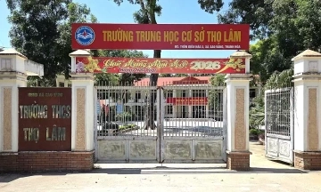 English teacher loses job for 'leaking' exam to private tutoring class