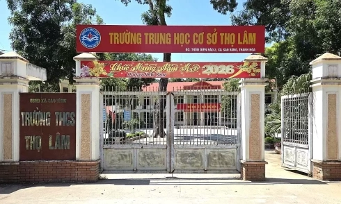 English teacher loses job for 'leaking' exam to private tutoring class