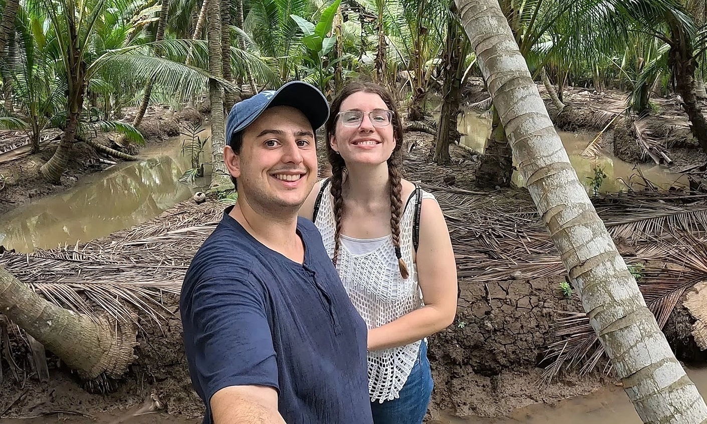 Western couple 'guides' thousands to travel to Vietnam