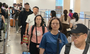 Tan Son Nhat passenger traffic for summer tourism approaches Tet peak levels