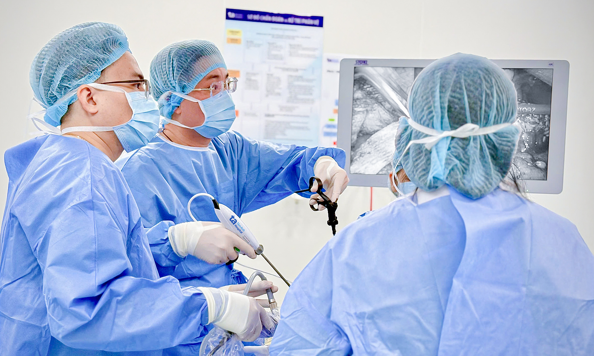 Partial liver resection eradicates cancer