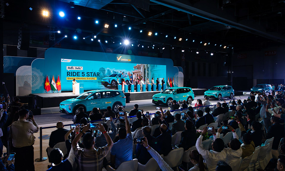 Green SM Limo electric taxi launches in India