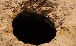 Sinkhole over 5 meters deep appears in Cao Bang field