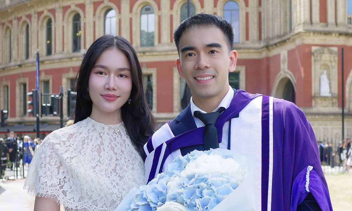 Phuong Anh congratulates husband on doctoral graduation in the UK