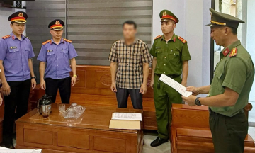 Principal arrested on bribery charges