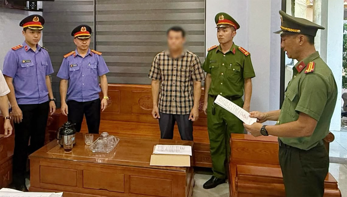Principal arrested on bribery charges