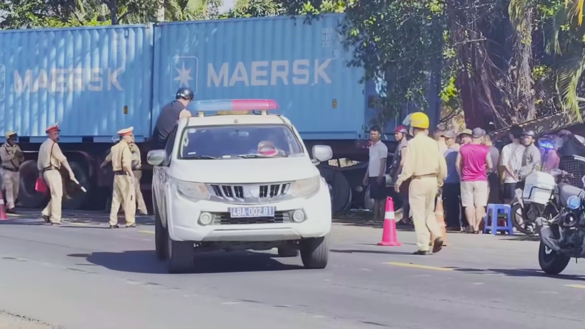Agricultural tractor collides with container truck, three dead
