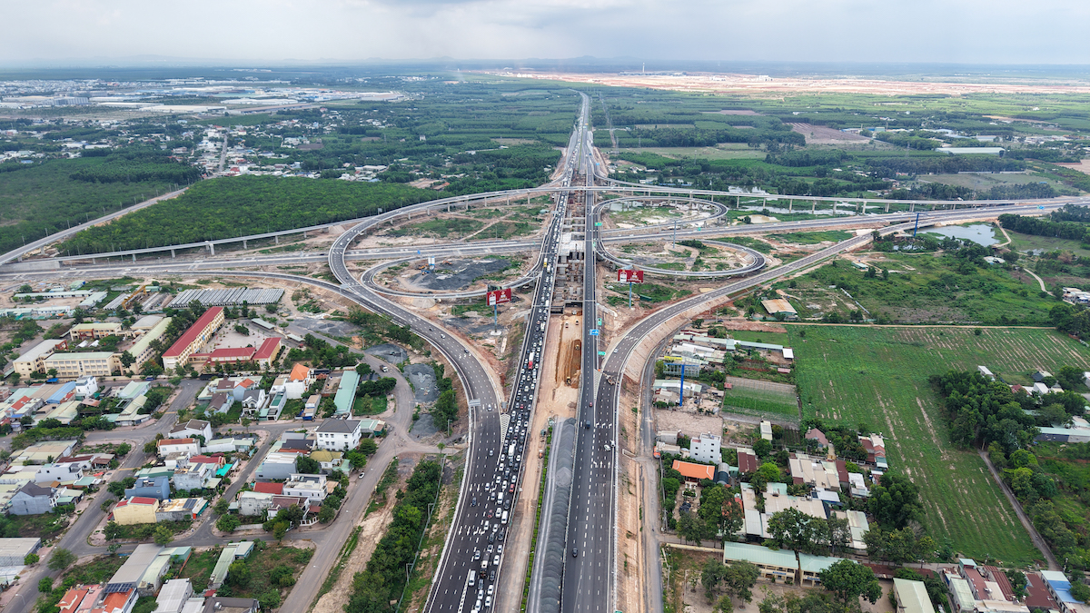 Long Thanh interchange fully opens, connecting Ho Chi Minh City-Long Thanh and Bien Hoa-Vung Tau expressways