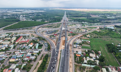 Long Thanh interchange fully opens, connecting Ho Chi Minh City-Long Thanh and Bien Hoa-Vung Tau expressways