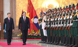 Prime Minister Le Minh Hung hosts Lao Prime Minister