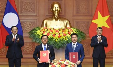 Vietnam - Laos prioritize promoting strategic transport connectivity projects