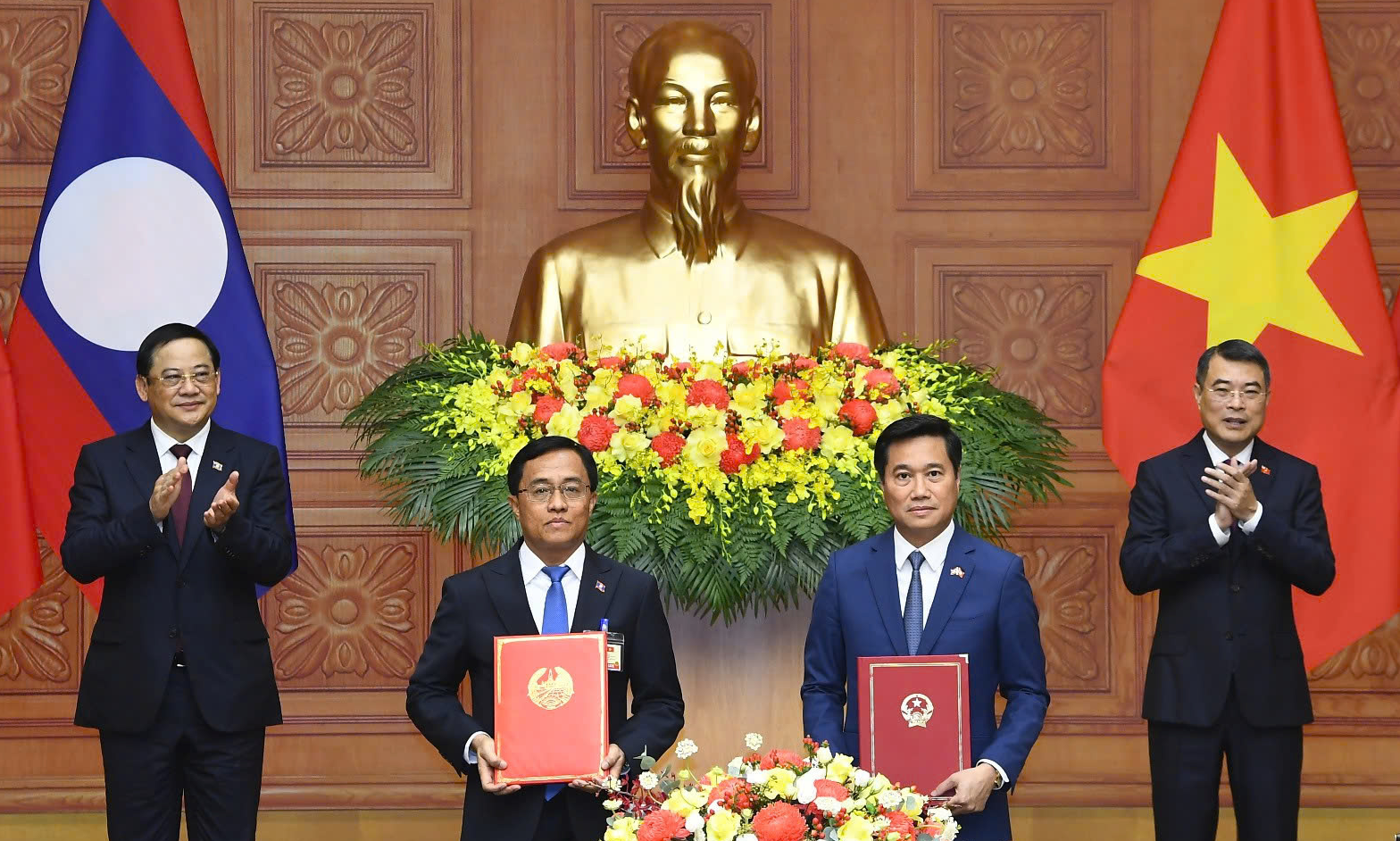 Vietnam - Laos prioritize promoting strategic transport connectivity projects