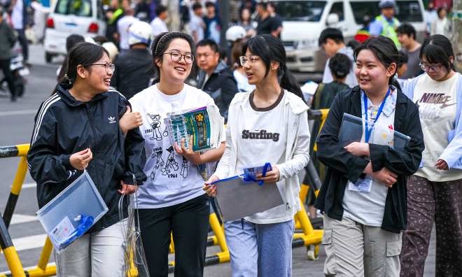 Chinese students 'recharge brains' with oxygen before gaokao