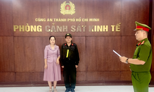 Dat Lanh Ao Dai fabric owner indicted for using AI to copy collection