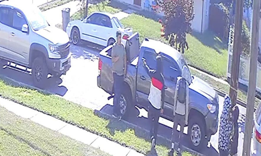 Former US marine fights off armed carjacker unarmed