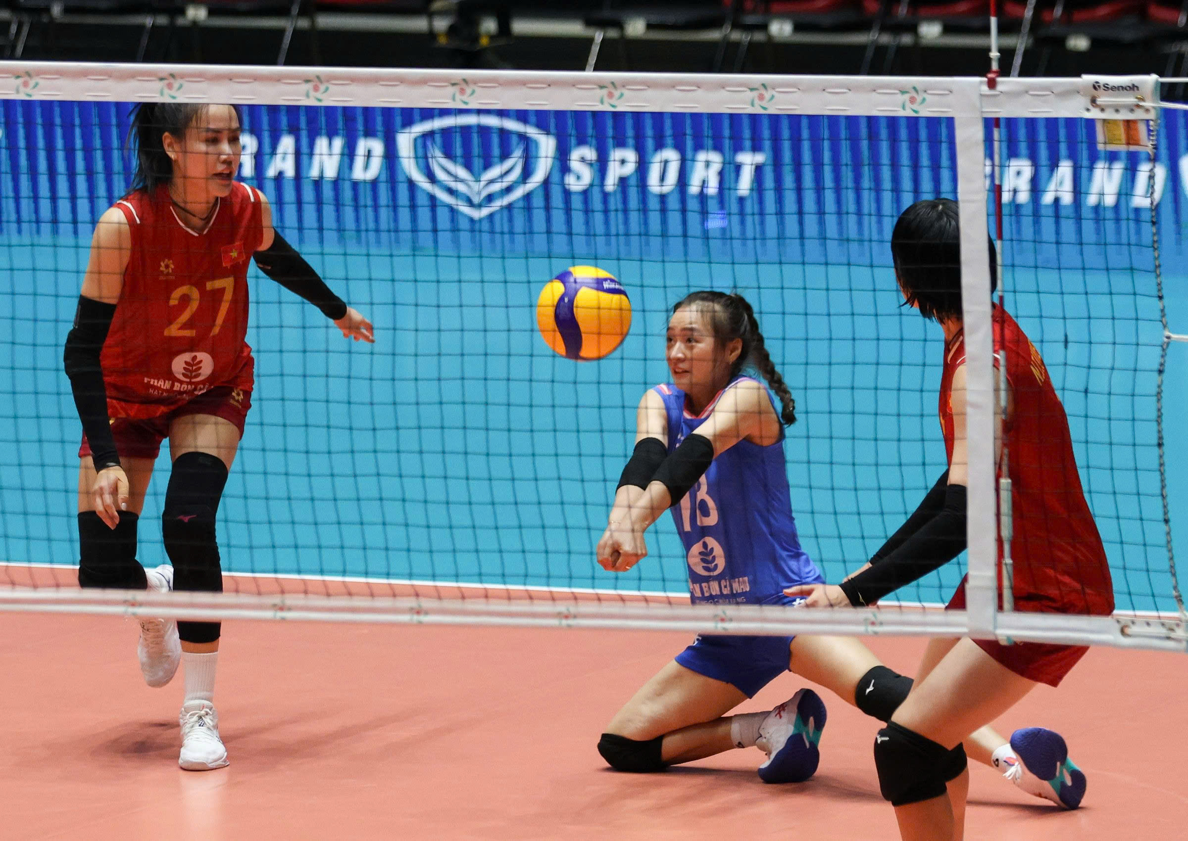 Vietnam defeats Hong Kong at asian women's volleyball tournament
