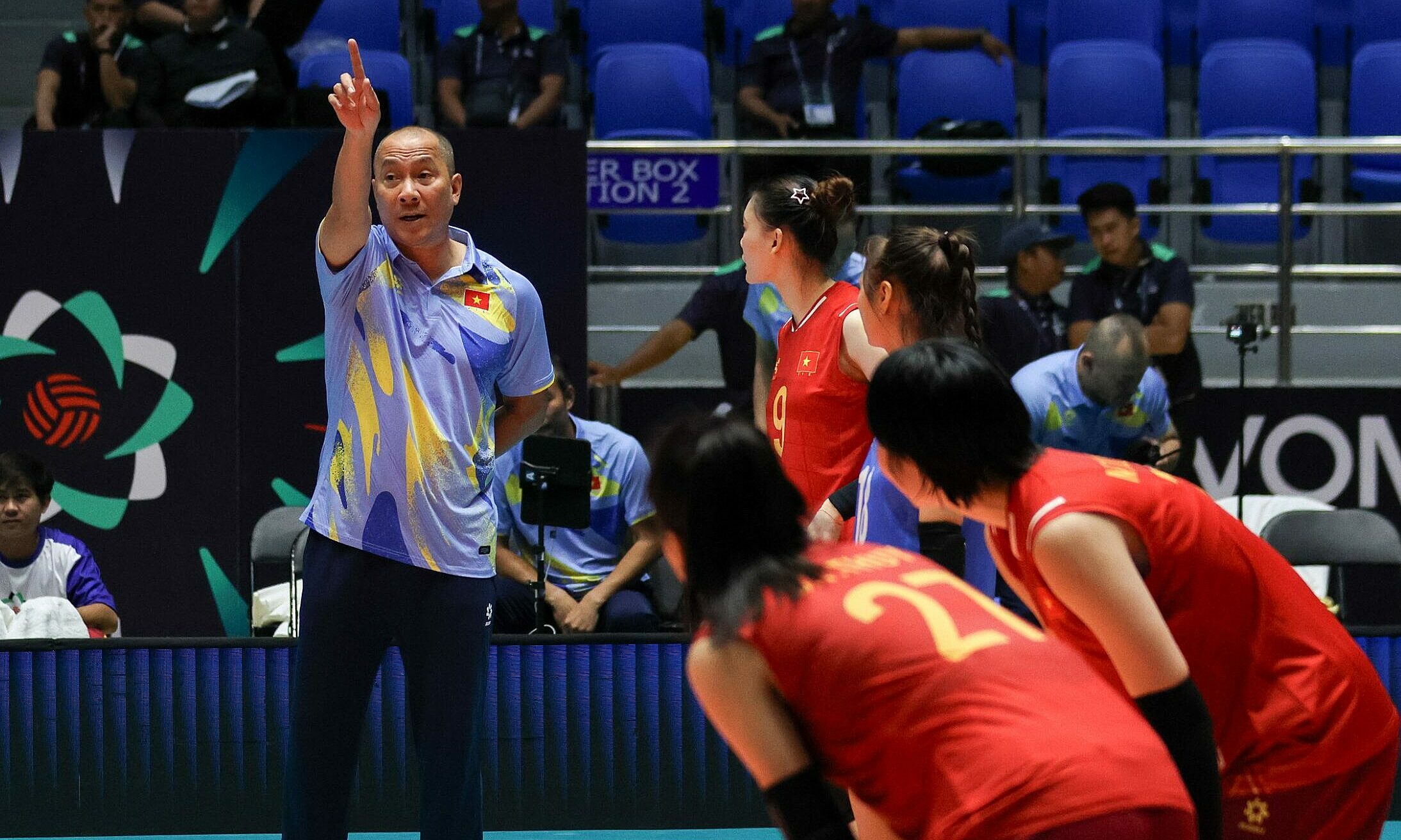 Vietnam stages comeback victory against Indonesia at Asian women's volleyball championship