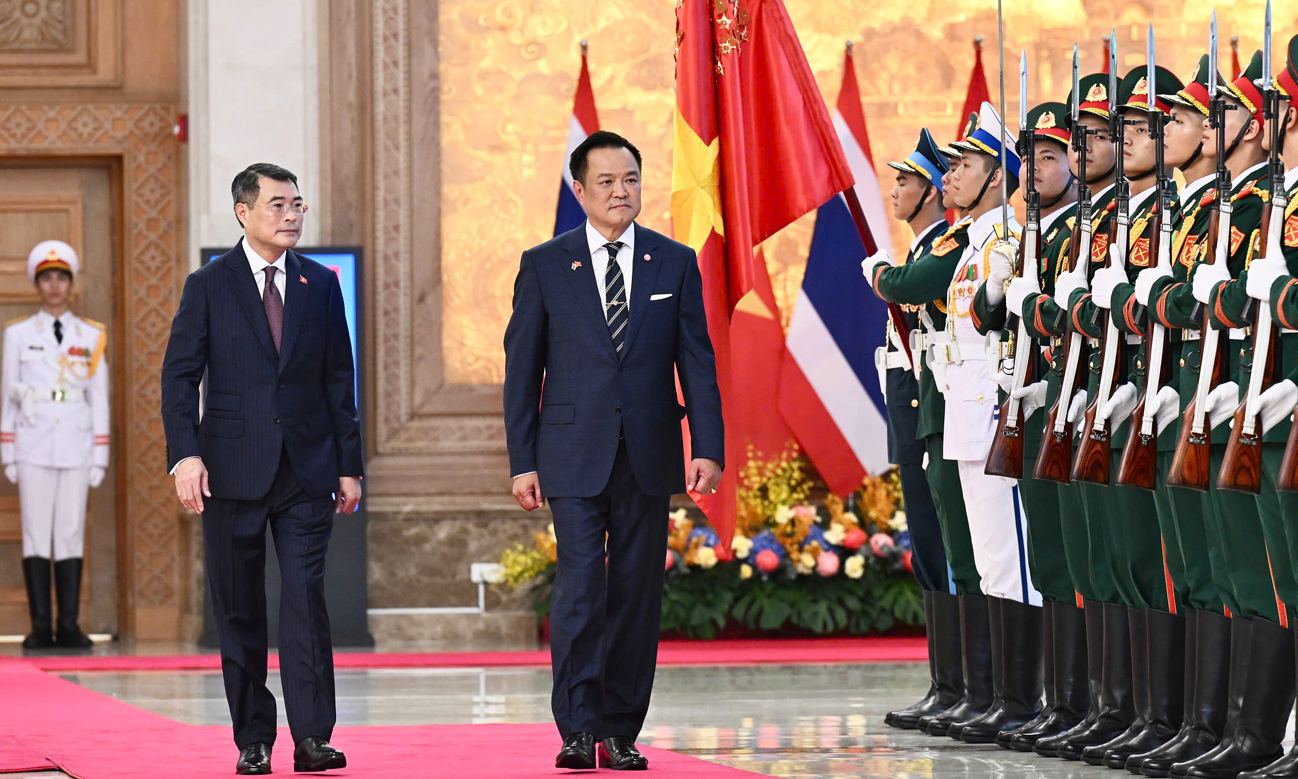 Prime Minister Le Minh Hung hosts reception for Thai prime minister