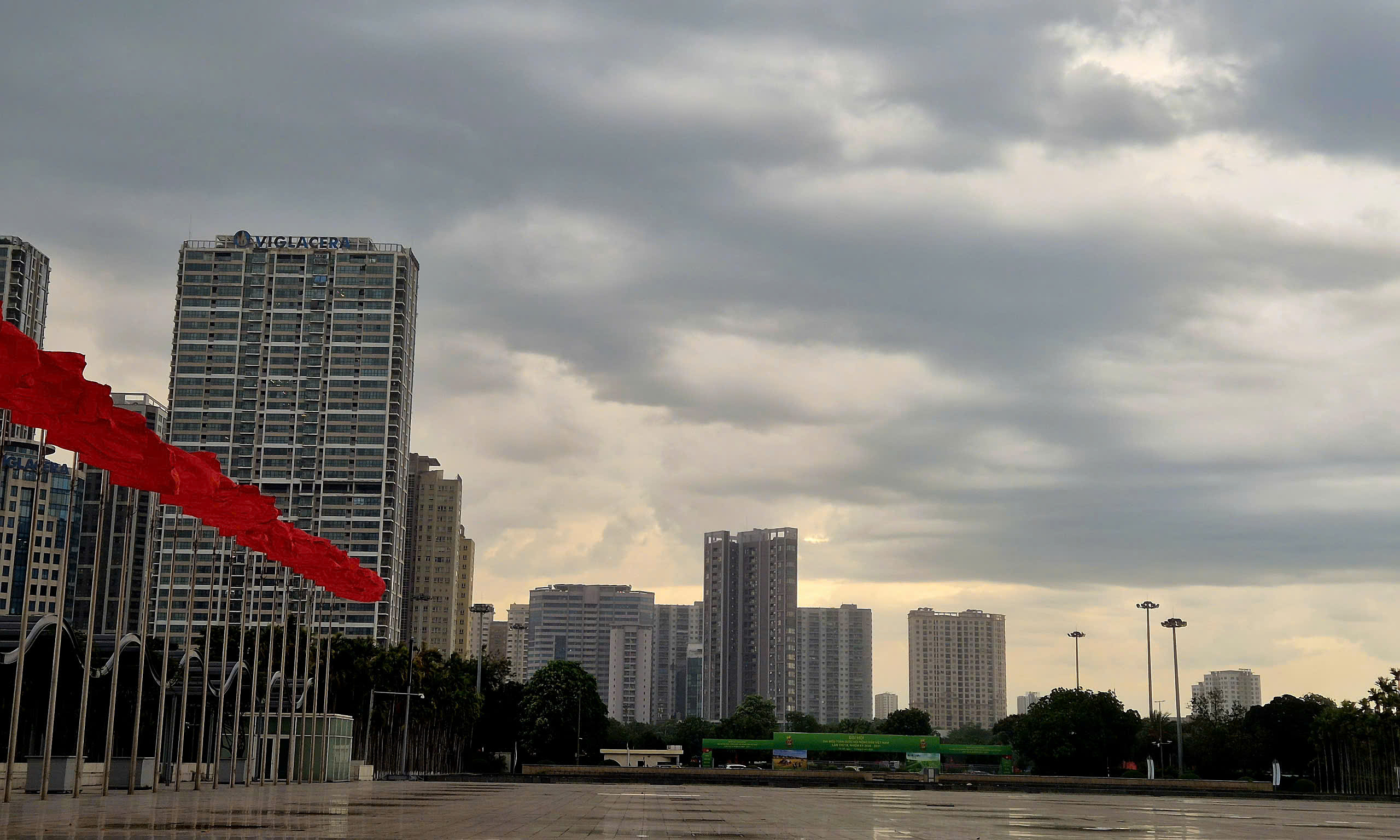 Hanoi braces for thunderstorms as northern provinces face landslide warnings