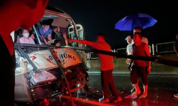 Multi-vehicle collision on Tuyen Quang - Phu Tho expressway injures many