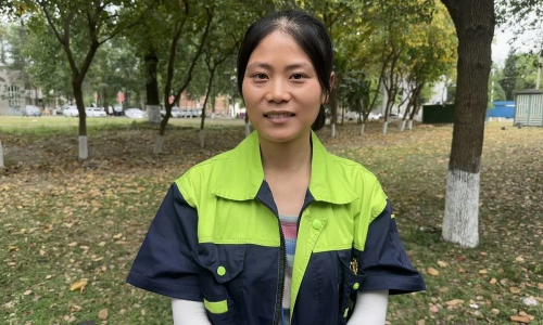 Female cleaner earns master's degree after one year of self-study
