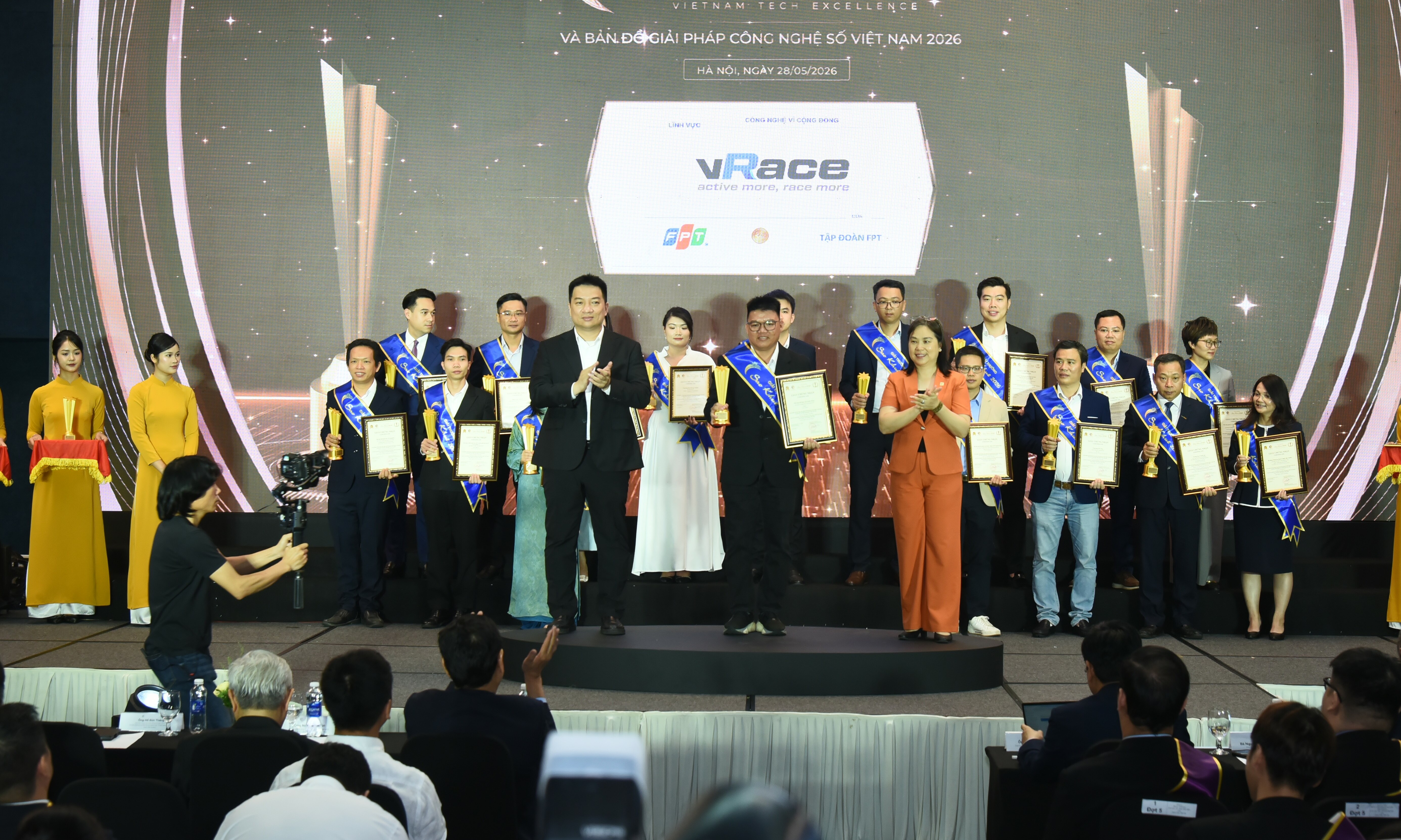 vRace receives its first Sao Khue award for community sports platform