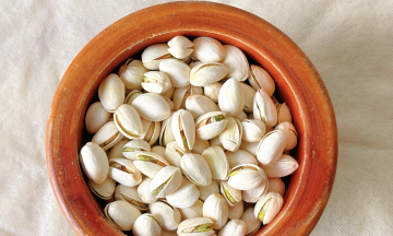 5 foods rich in melatonin for deep sleep