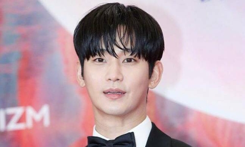 Kim Soo Hyun returns to the spotlight