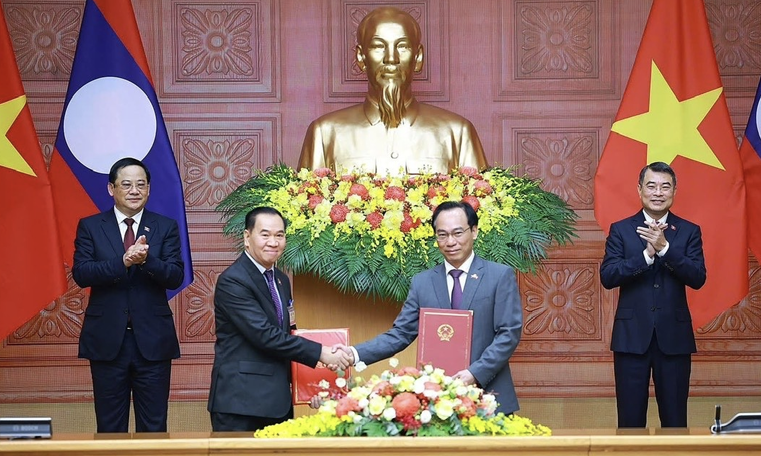 Strengthening cooperation in teaching Lao language in Vietnam