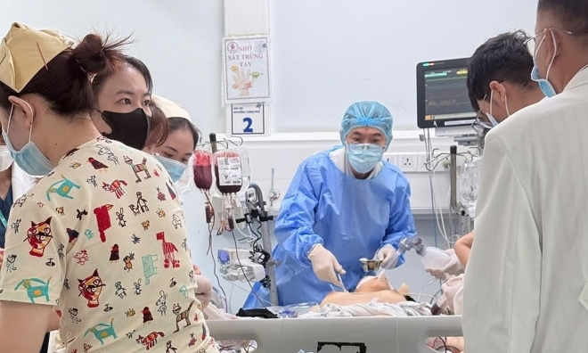 Over 7 liters of blood transfused to save teenage girl run over by container truck