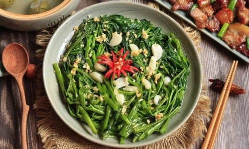 Stir-fried water spinach enters top 3 best dishes in Southeast Asia