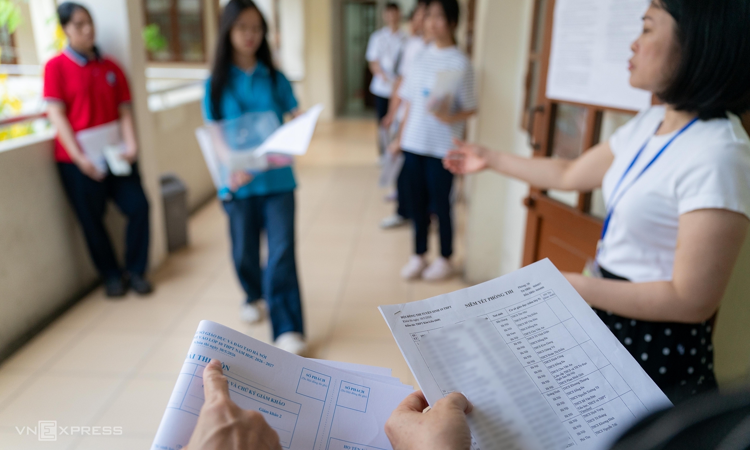 Student uses AI to solve 10th grade exam after photographing paper in Hanoi