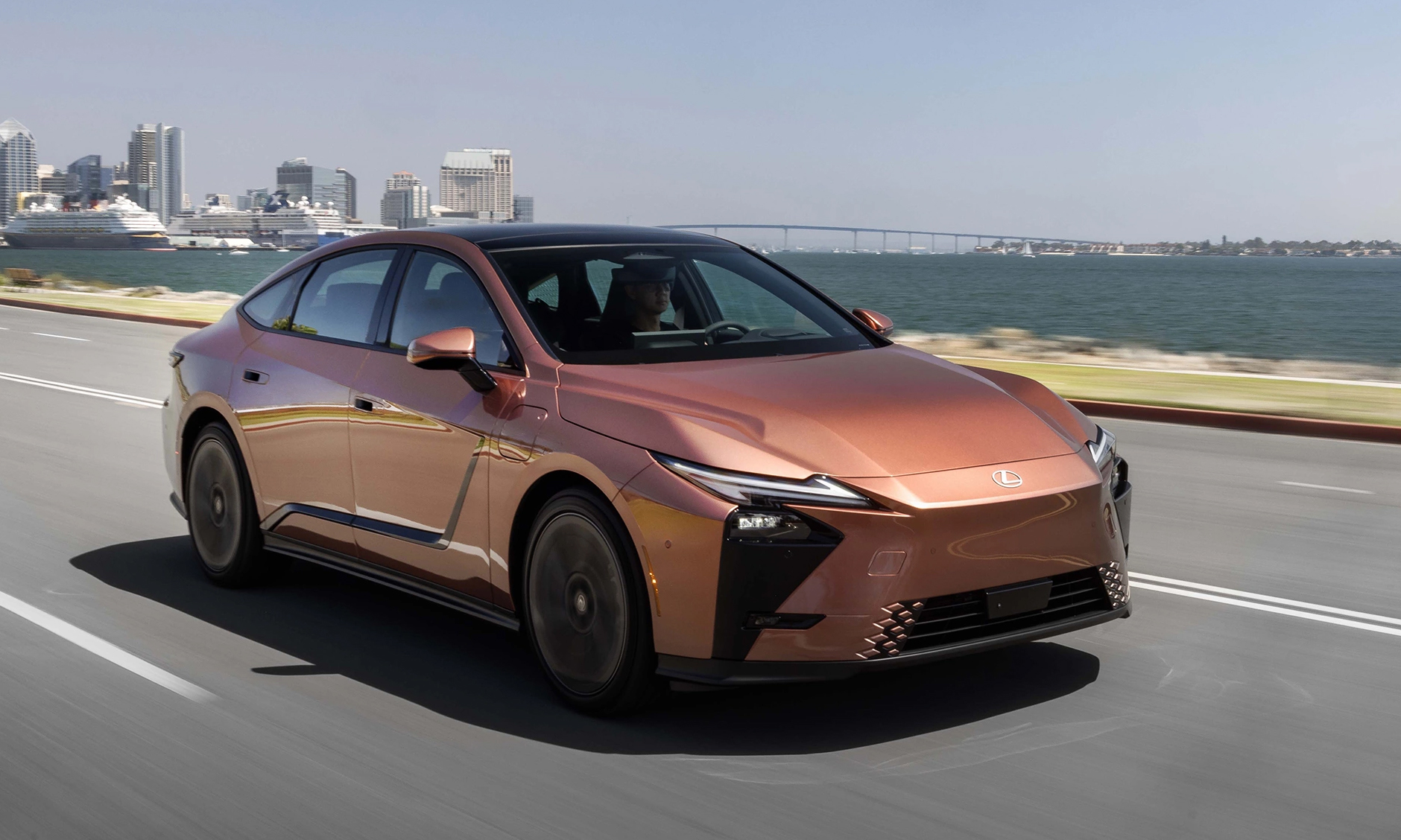 Lexus ES 2026: minimalist exterior, tech-rich interior