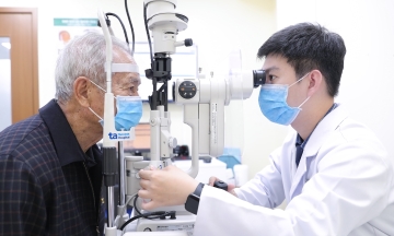 After three years without treatment, severe cataracts develop