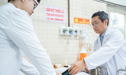 Most severely injured victim in Phan Thiet expressway accident out of critical condition