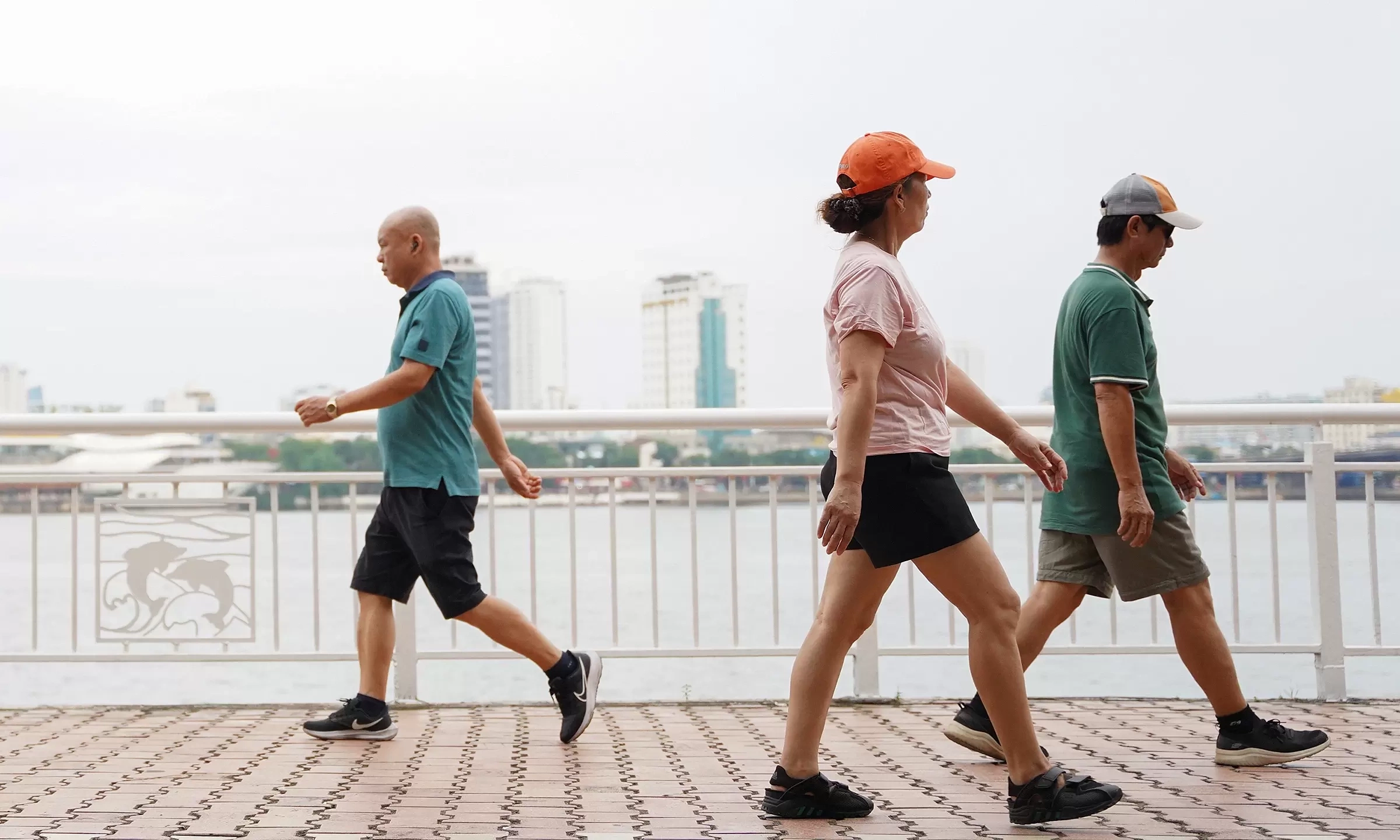 Common walking mistakes that damage joints