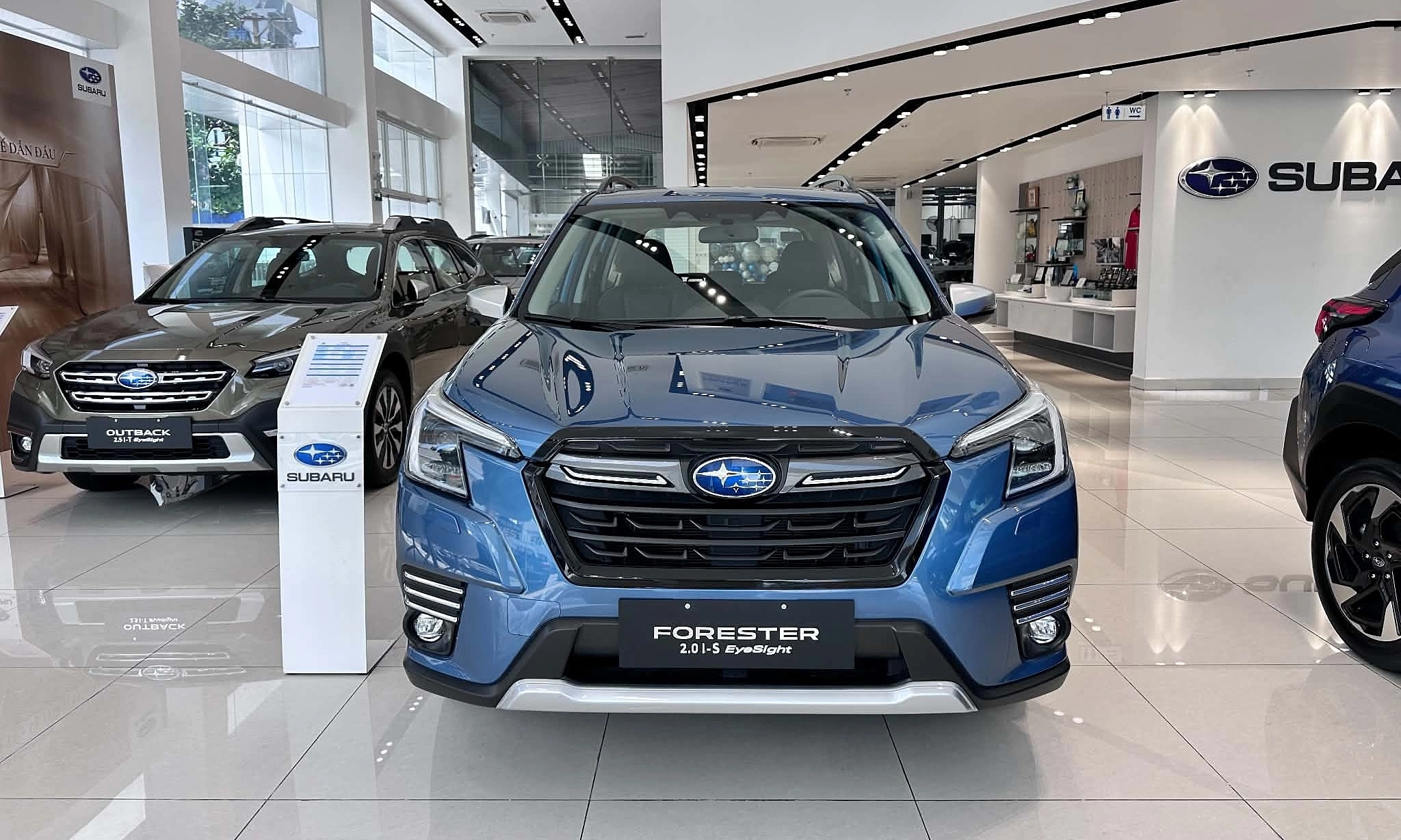 Subaru Forester sees record price reduction of over 300 million dong