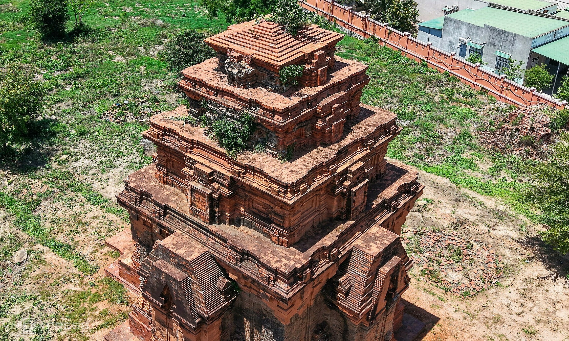Ministry of construction calls for high-speed railway reroute to protect 1,300-year-old cham tower