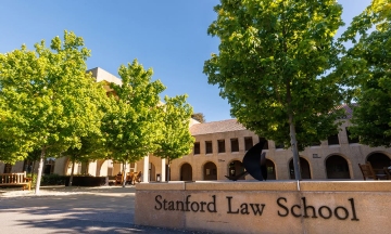 AI outperforms leading US law professors