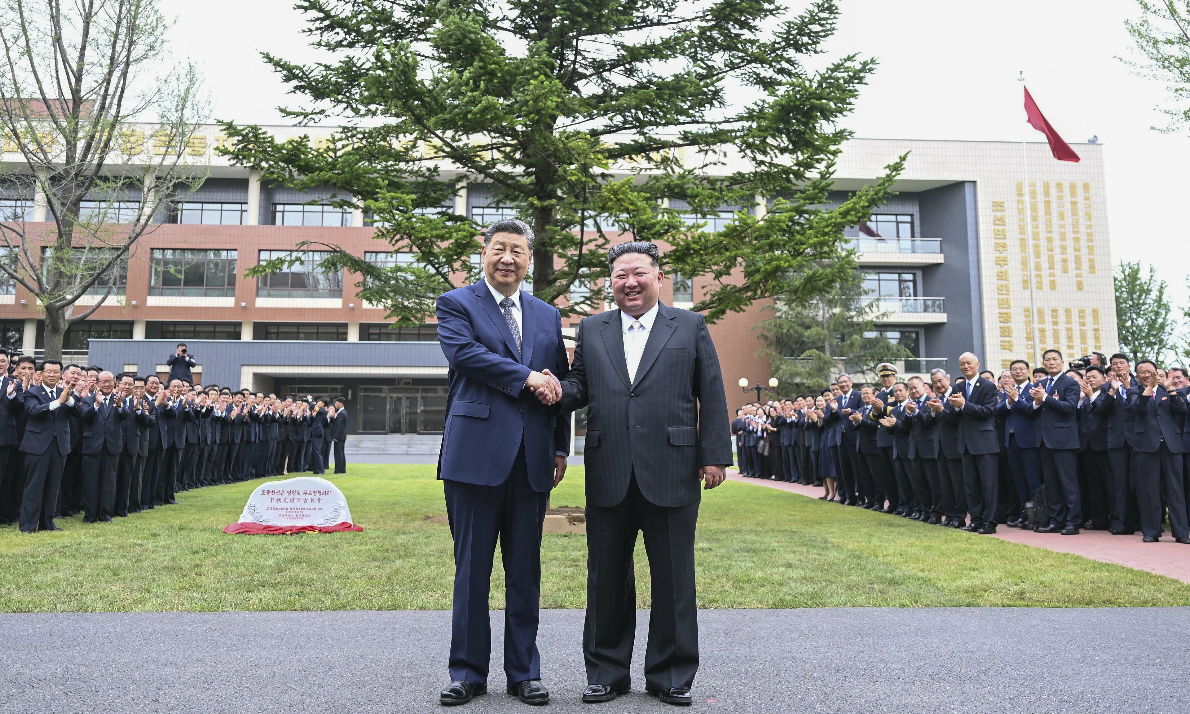 Xi Jinping and Kim Jong-un plant a tree