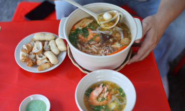 Banh canh eatery in Ho Chi Minh City alley earns michelin recognition