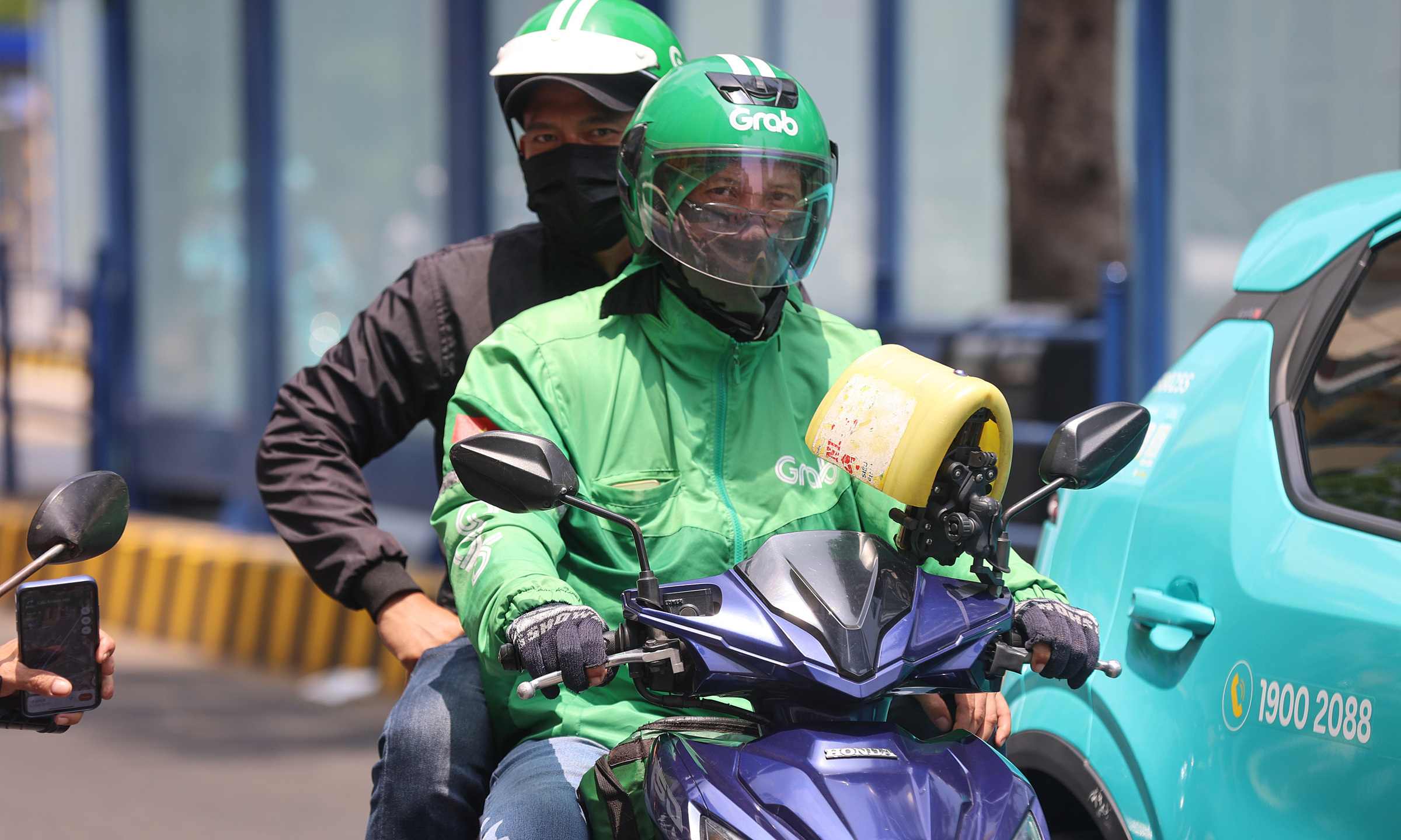 Over a decade of ride-hailing drivers 'trapped in a partner guise'
