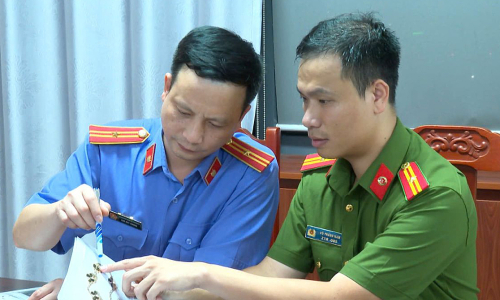Large-scale ring counterfeits over 10,000 luxury brand jewelry items
