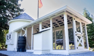 US vice president raises chickens at residence