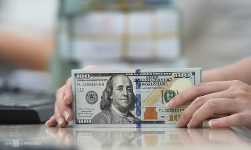 Free market USD rate falls below bank rates