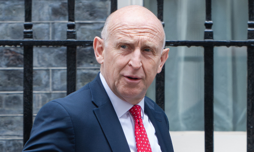 UK defense minister resigns